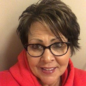 Meet your Posher, Debbie